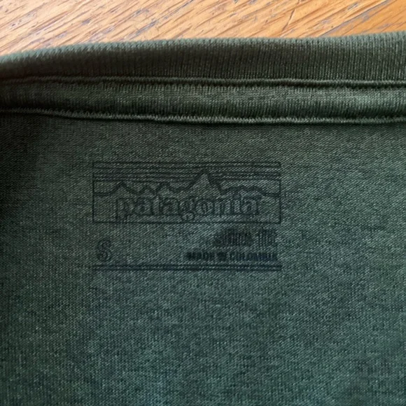 PATAGONIA Men’s Size XS Polyester T Shirt Hunter Green - Picture 3 of 4